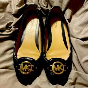 Michael Kors black leather flats with gold logo SZ 8.5 EUC